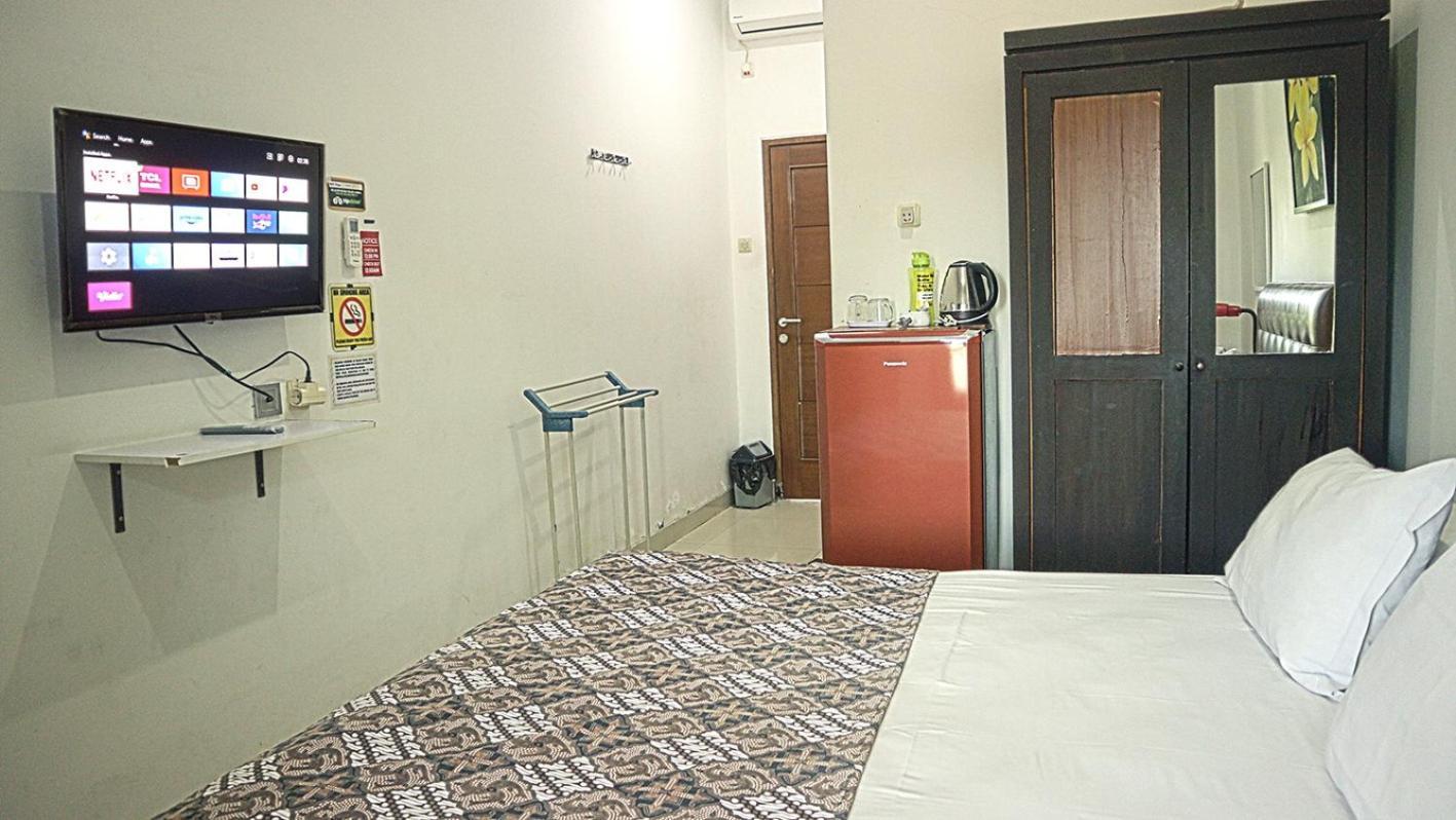 Andelis Homestay Yogyakarta Exterior photo