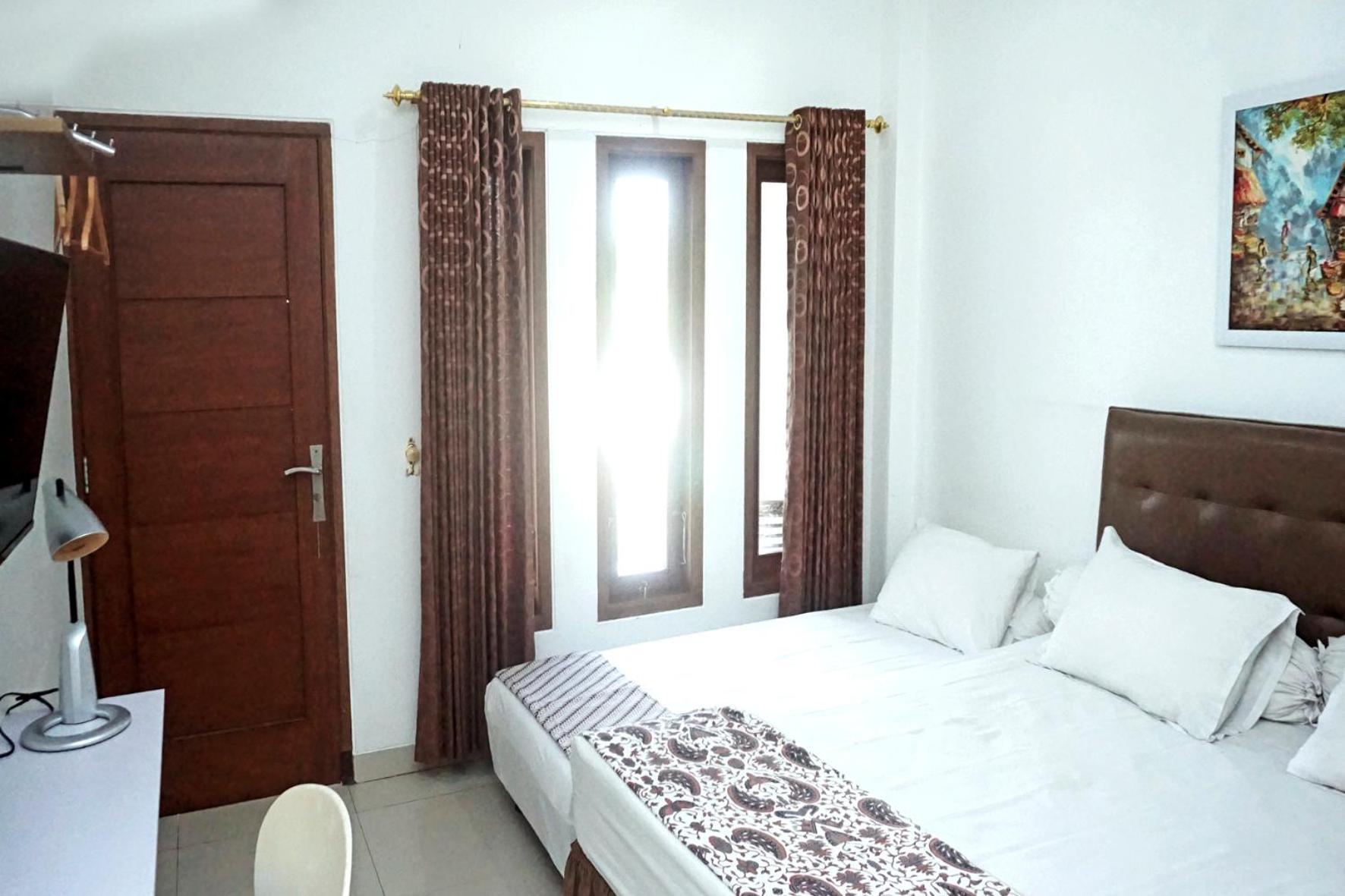 Andelis Homestay Yogyakarta Exterior photo
